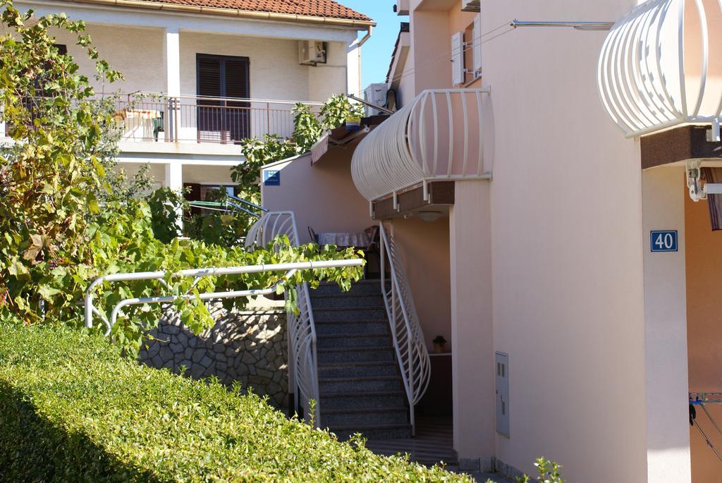 Apartment Anka D Krk Town Exterior photo