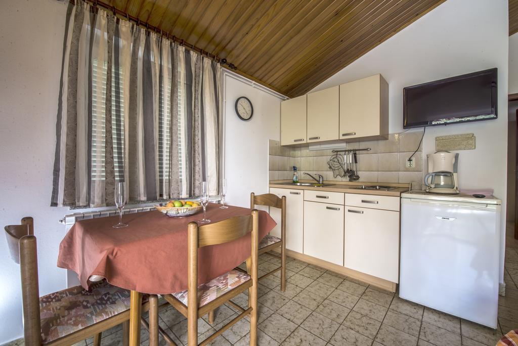 Apartment Anka D Krk Town Exterior photo